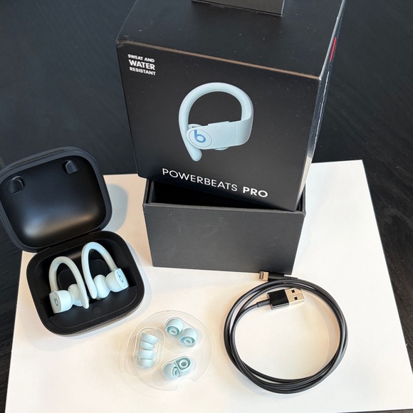 Beats by Dre Powerbeats Pro Light Blue On-Ear Wireless Earbuds - Picture 2 of 6